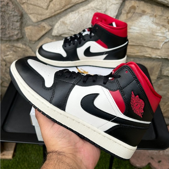 Air Jordan 1 Mid “Black Sail” Size 8.5 Women’s - Picture 5 of 11